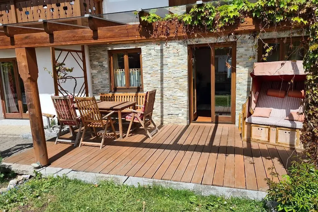 דירה By Toni - Ferienwohnung Mit Garten In Garmisch